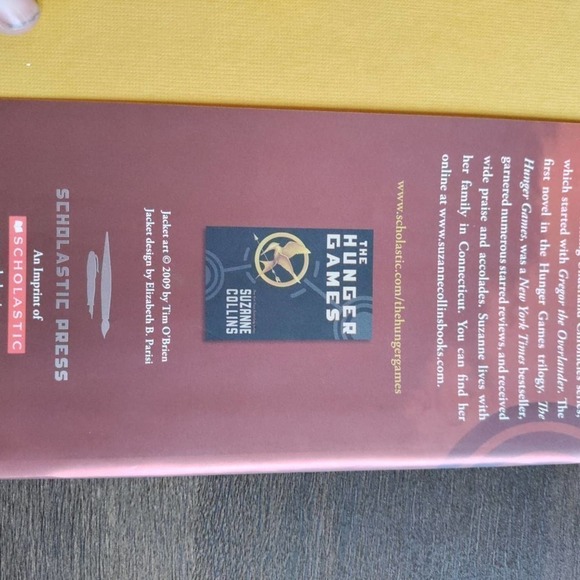 Hunger Games - Catching Fire Book & DVD - Picture 4 of 12